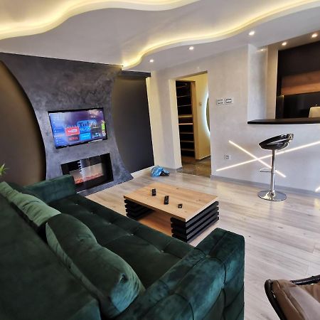 Brend New Luxurious Apartment In Downtown With Free Parking ノヴィ・サド エクステリア 写真