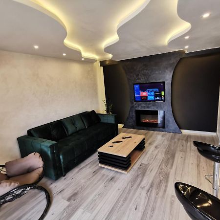 Brend New Luxurious Apartment In Downtown With Free Parking ノヴィ・サド エクステリア 写真