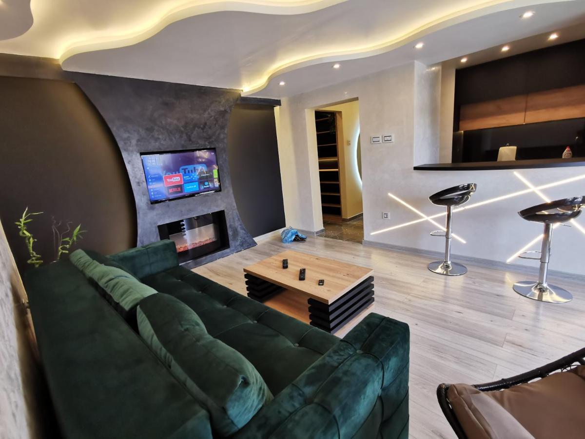 Brend New Luxurious Apartment In Downtown With Free Parking ノヴィ・サド エクステリア 写真