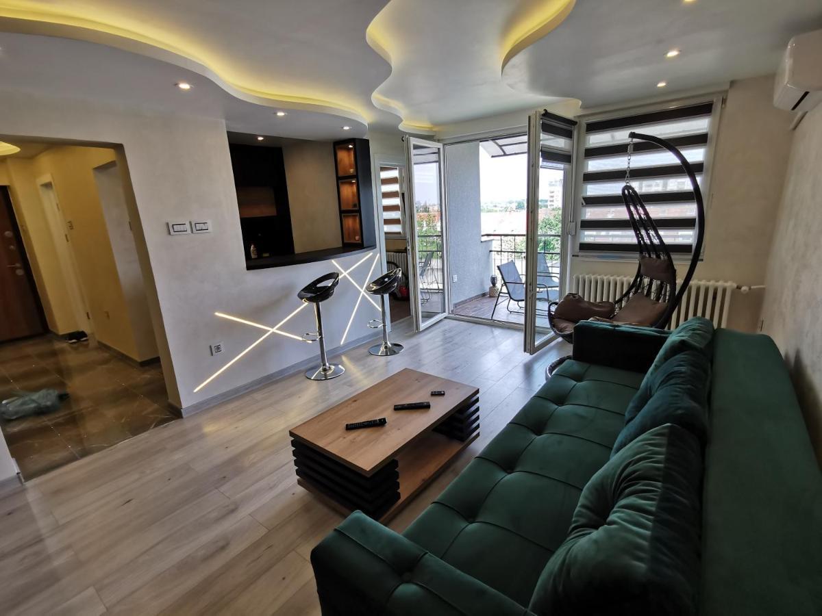 Brend New Luxurious Apartment In Downtown With Free Parking ノヴィ・サド エクステリア 写真