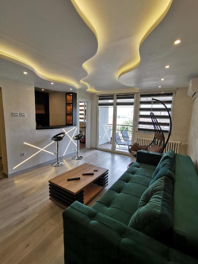 Brend New Luxurious Apartment In Downtown With Free Parking ノヴィ・サド エクステリア 写真