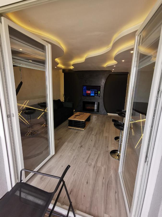 Brend New Luxurious Apartment In Downtown With Free Parking ノヴィ・サド エクステリア 写真