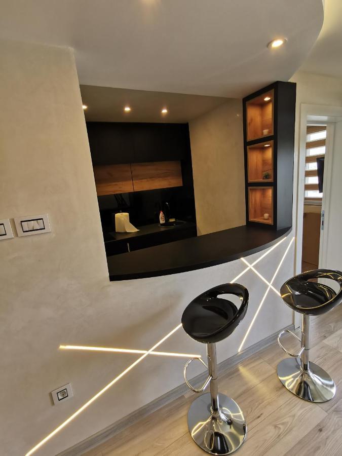 Brend New Luxurious Apartment In Downtown With Free Parking ノヴィ・サド エクステリア 写真