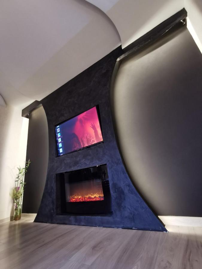 Brend New Luxurious Apartment In Downtown With Free Parking ノヴィ・サド エクステリア 写真
